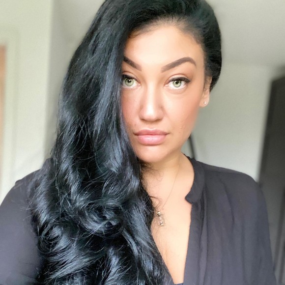 Poshmark profile picture for @meleg